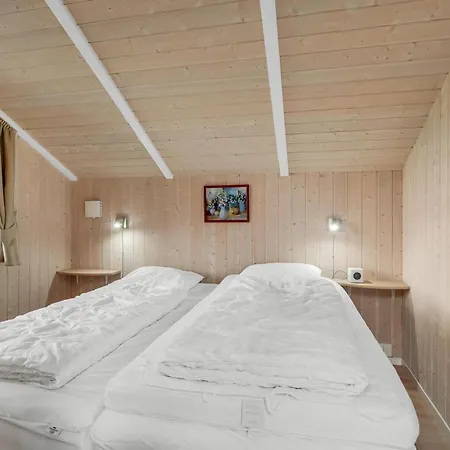 Feriehus Flot Med Udendørs Sj628 *